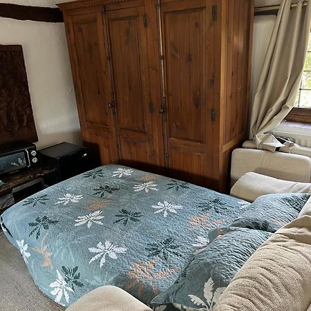 Tudor House - Double Room - En Suite Goff's Oak 外观 照片